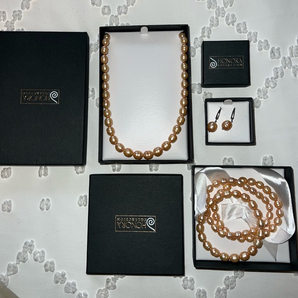 Honora Peach Pearl Set (Earrings, Necklace, Bracelets) - Picture 2 of 3